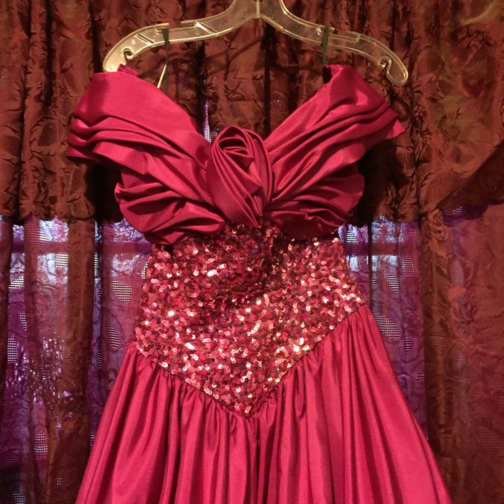 Dress - Picture 2 of 4